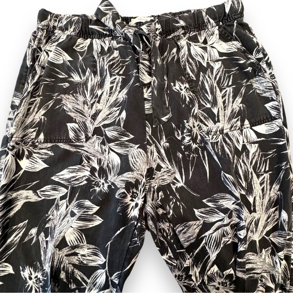 C&C California Black and White Floral Rolled Cuff 100% Lyocell Pants X-Large - Picture 1 of 5